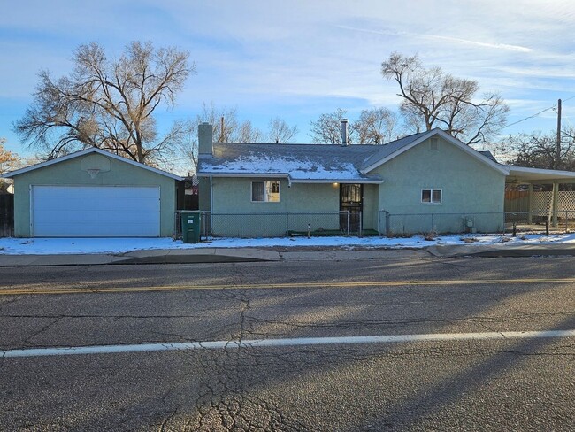 Spacious 5BR House in Pueblo! - Spacious 5BR House in Pueblo!