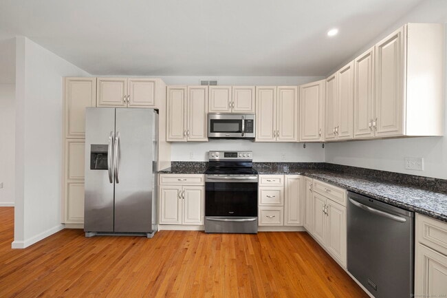 Photo - 1153 Stratfield Rd Unit 1153
