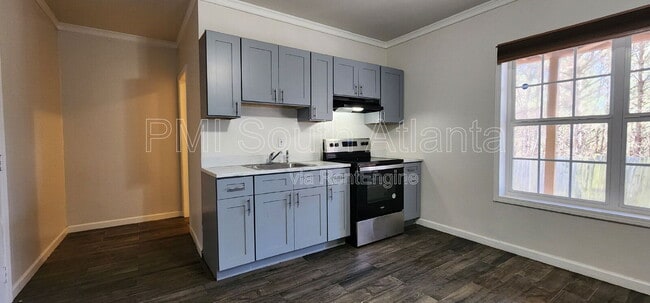 Building Photo - 755 Castlebrooke Way SE