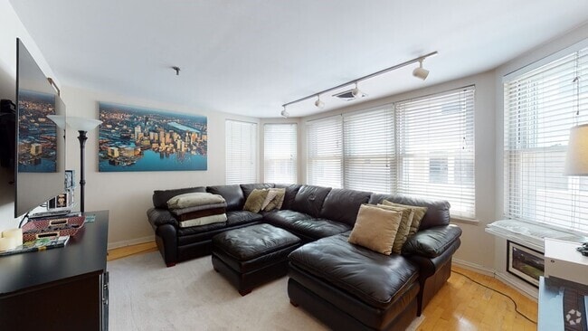 Building Photo - 130 Tudor St Unit F Rental