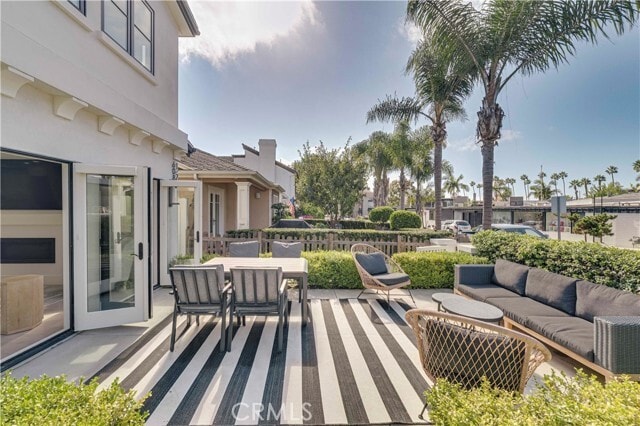 Photo - 608 Heliotrope Ave