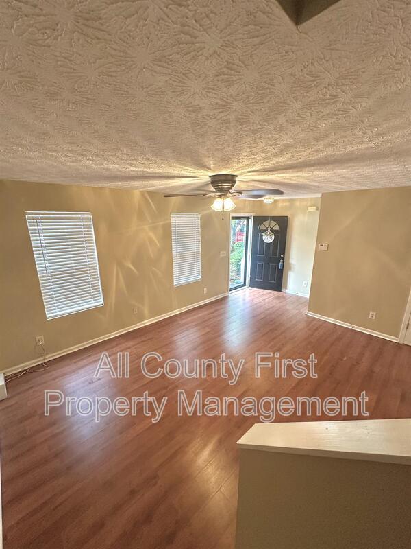 5867 Strathmoor Manor Cir