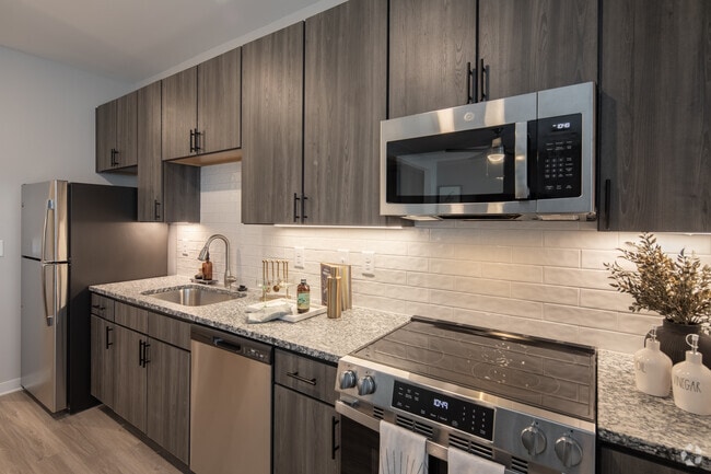 Studio, 1BA - 583SF - Kitchen