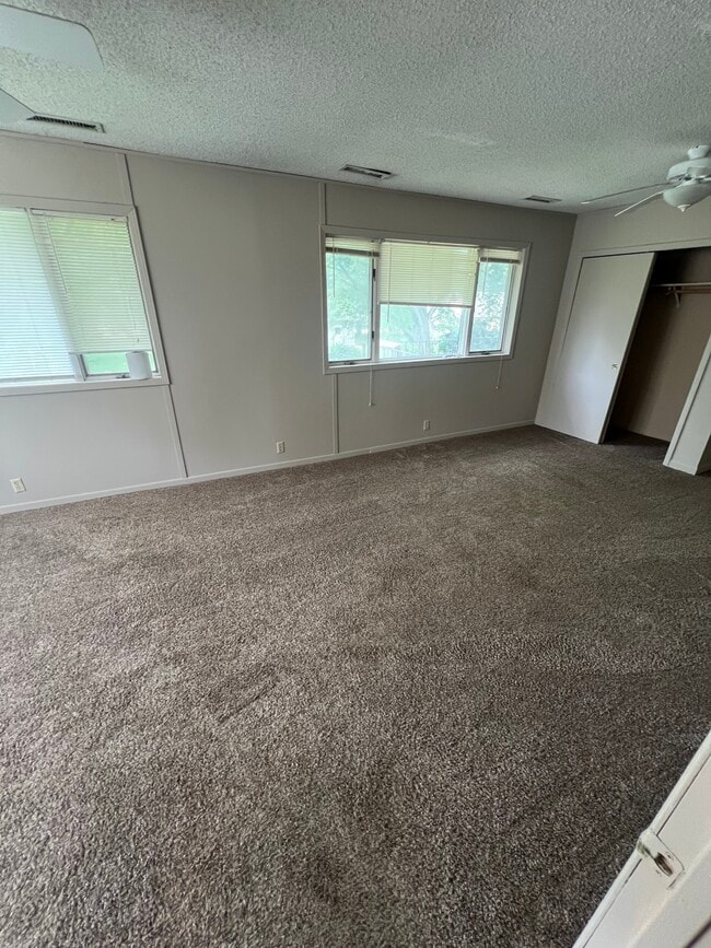 Photo - 112 E Cherry Hills Ct