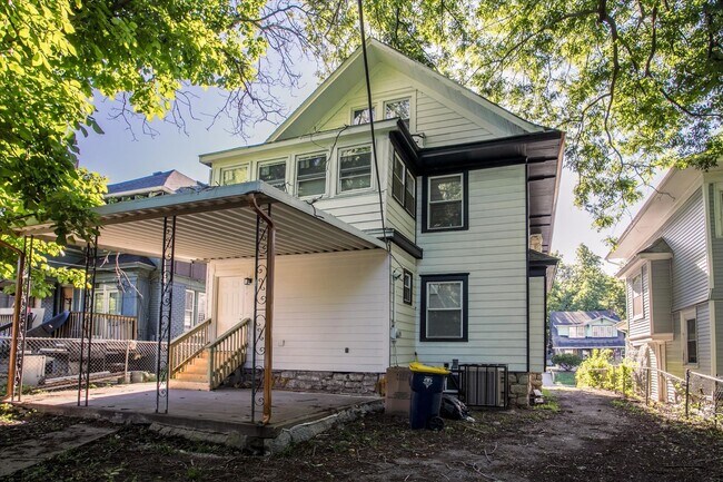 Photo - Move fast on this one. Apply within 24 hours of your showing and lock in $250 off your monthly re...