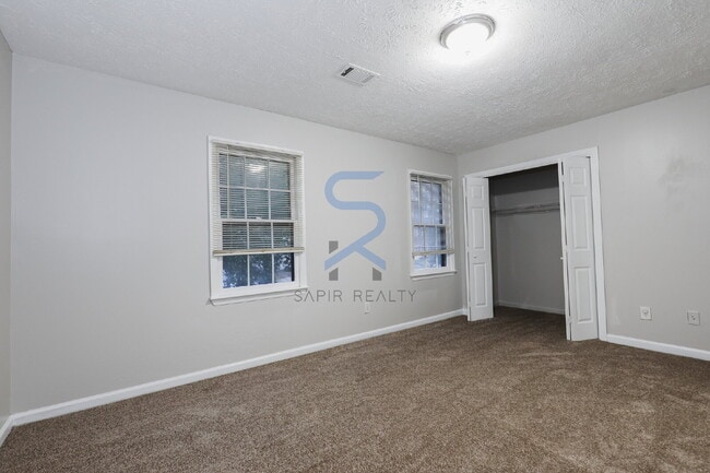 Photo - Move in before October 31st and choose you...