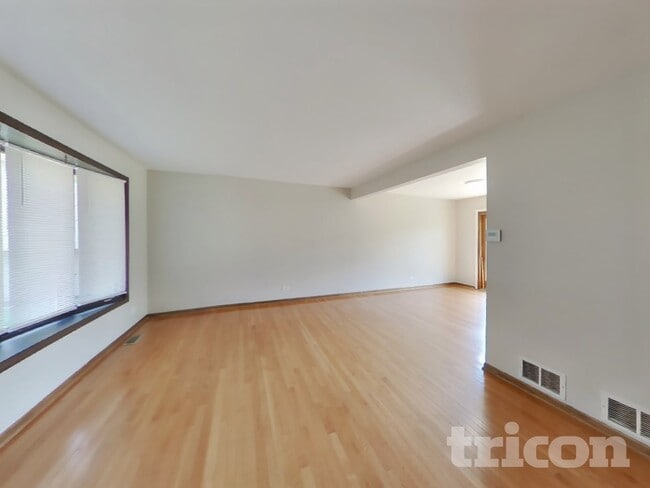 Photo - 16646 Paxton Ave