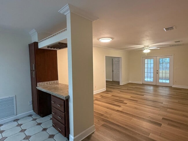 Photo - 2031 Charter Oaks Dr