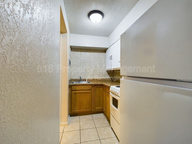 Photo - 15112 Bellaire Ave Unidad B