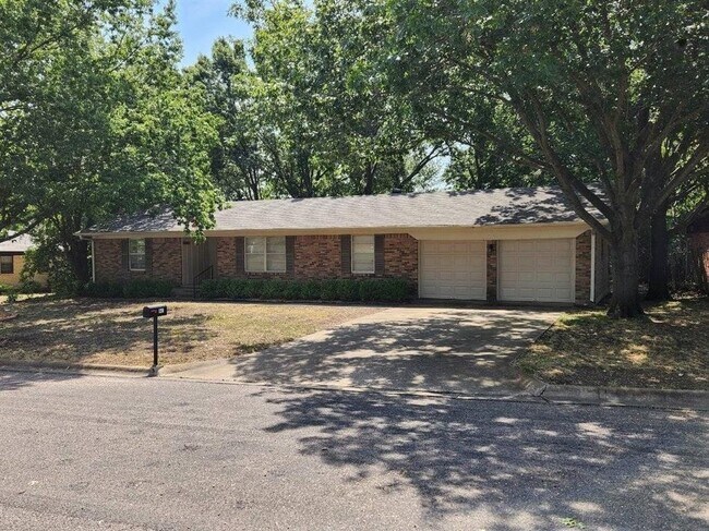 Photo - 841 Hillside Dr