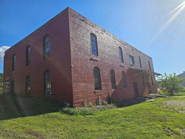 Photo - 1303 W College St