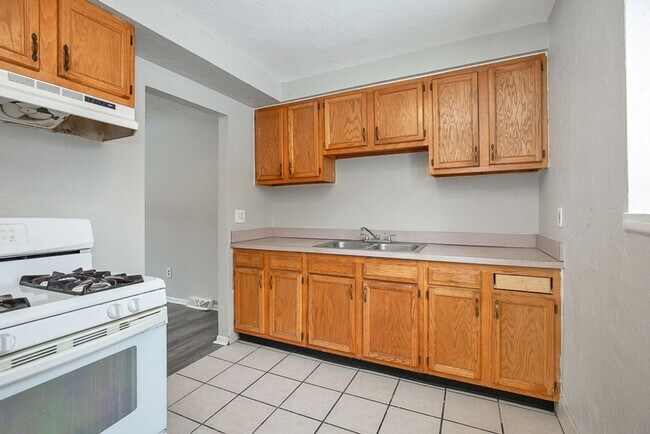 Photo - 2 BED 1.5 BATH UNIT IN THE BANBURY CONDOMINIUMS!