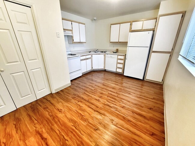 Photo - Perfect 3 bed 2 bath with gas Fireplace Unit 1706 - 101