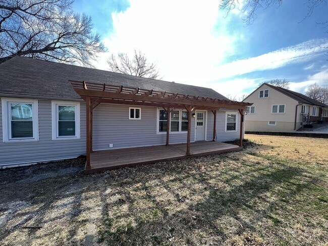 Beautiful Four Bedroom Home in Independence! - Beautiful Four Bedroom Home in Independence!