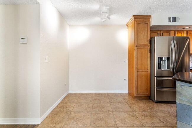 Photo - Venetian Place - 612 Unidad VP 612