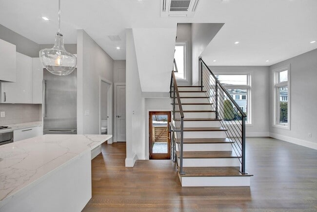 Photo - 297 Concord Ave Unidad 1