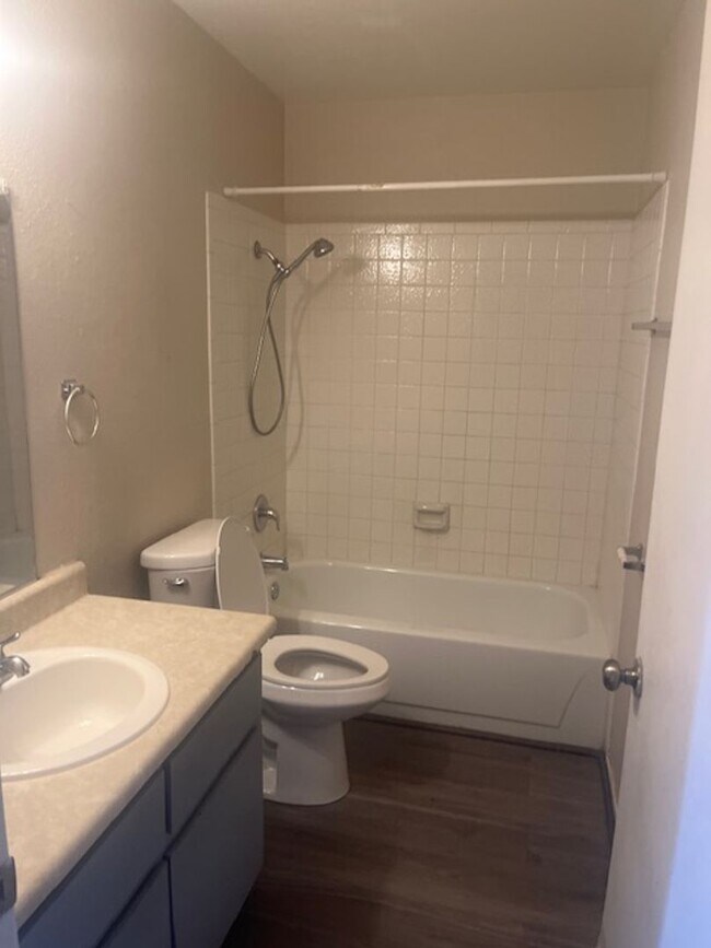 Photo - 2305 Exeter Dr Unit 4/D