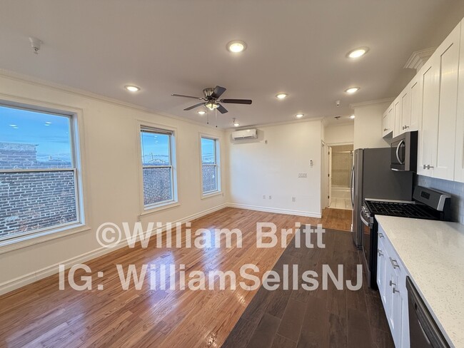 Photo - 373 Danforth Ave Unidad 303