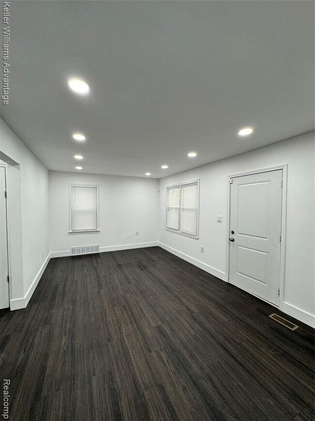 Photo - 8841 Auburn St