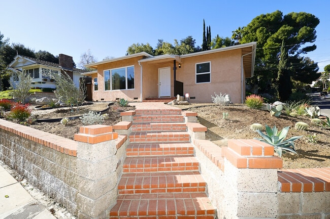 Building Photo - 4831 Canoga Ave