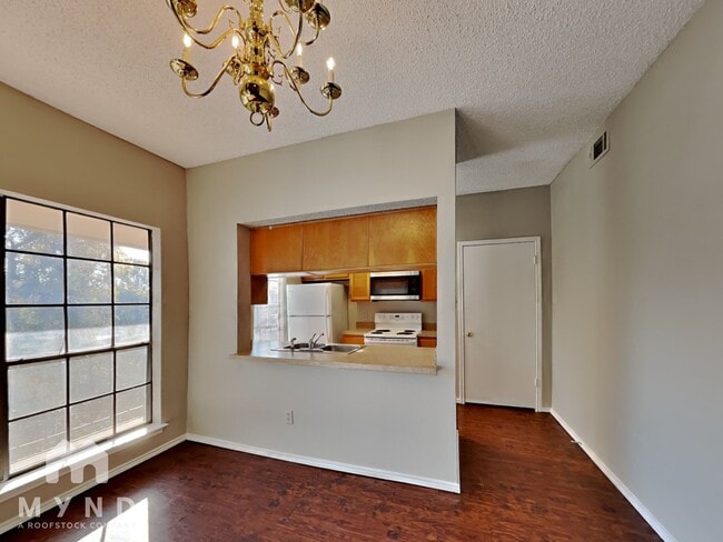 Photo - 9747 Whitehurst Dr Unidad 108