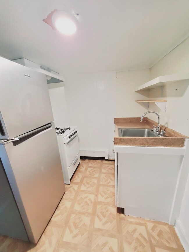 Building Photo - 162 Lockwood Ave Unit 2