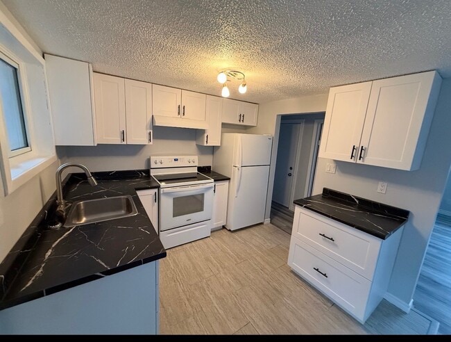 Photo - 134 Bloomingdale Rd N Unit 3