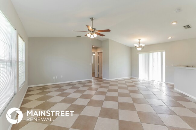 Photo - 2423 Dongola St