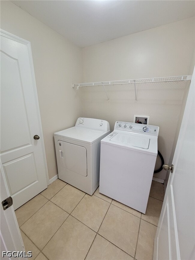 Photo - 1137 Deauville St E