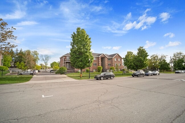 Building Photo - SzalsBro (3 Condo) Unit 17
