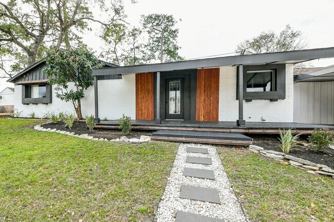 Photo - 6002 Greenmont Dr