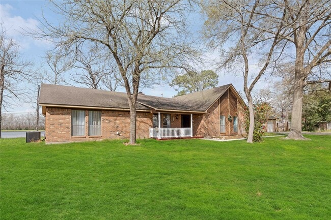 Photo - 911 Brook Forest Dr