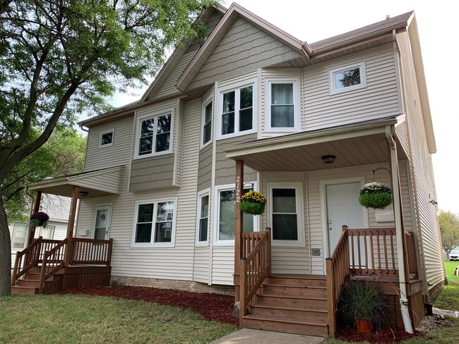 Unit 2122 (right) - 2122 N Hubbard St Apartamentos Unidad 2122