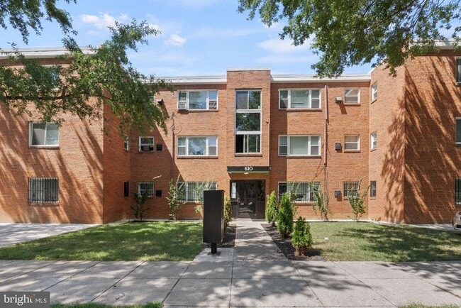Building Photo - 610 57th St NE Unit 202 Rental