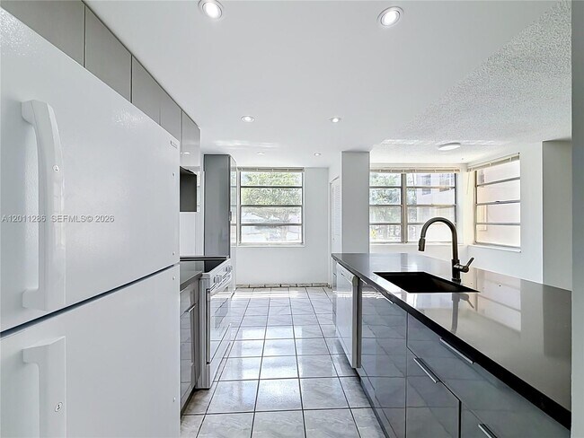 Photo - 16400 NE 17th Ave Unit 206