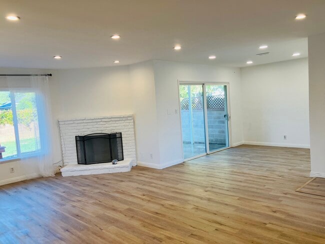 Building Photo - 15025 Leadwell St