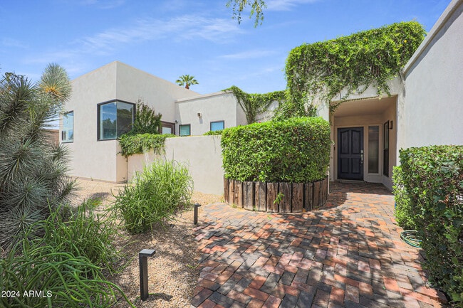 8526 E San Jacinto Dr
