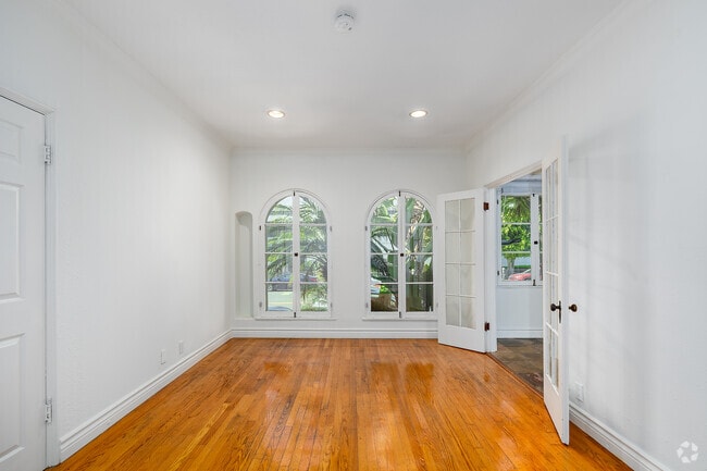 1BR, 1BA - 725SF - Living Room