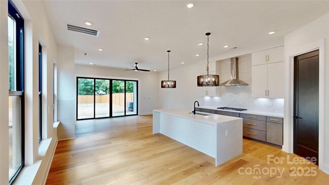 Photo - 313 E Peterson Dr