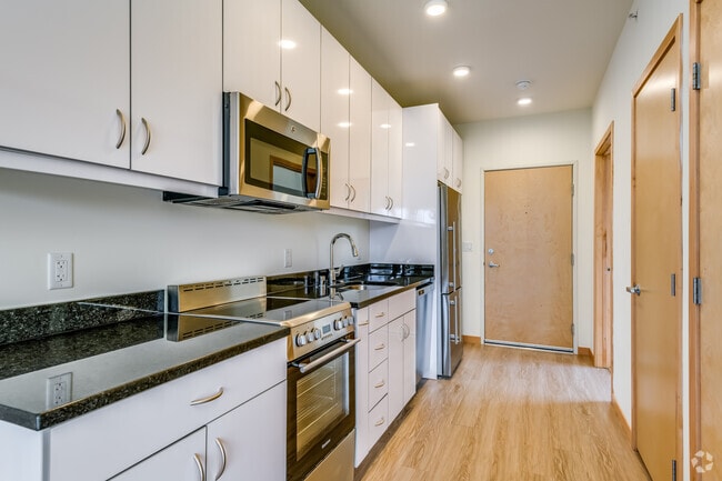 2BR, 2BA - 954SF