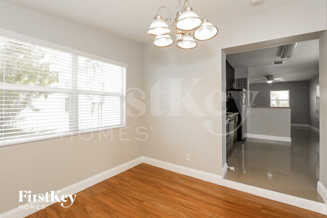 Photo - 2827 Wiley St
