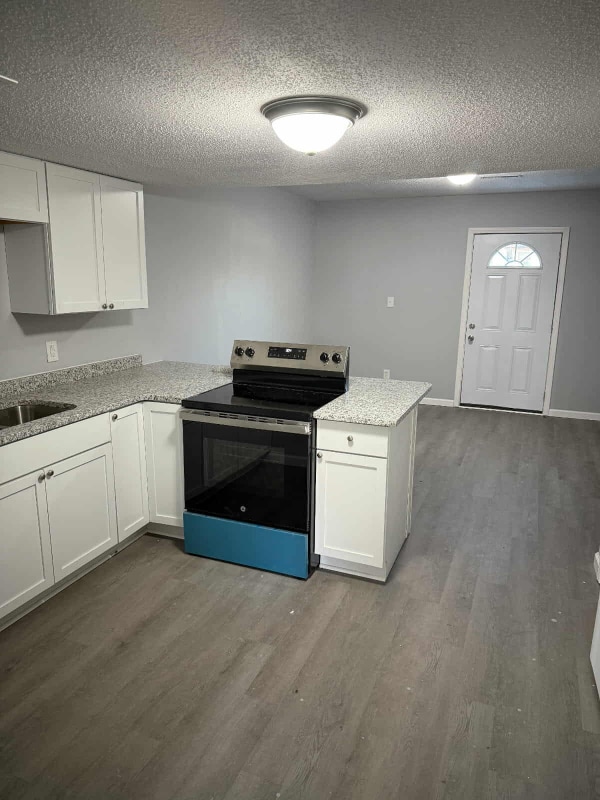 Photo - 824 Tanner St