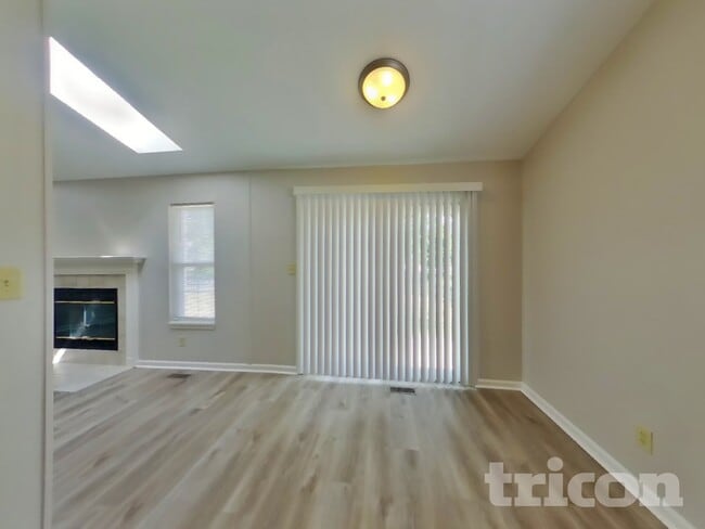 Photo - 945 Center St