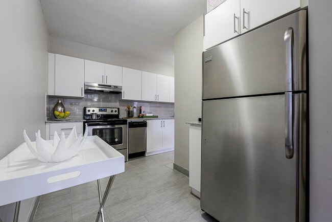 Photo - Valencia Towers South