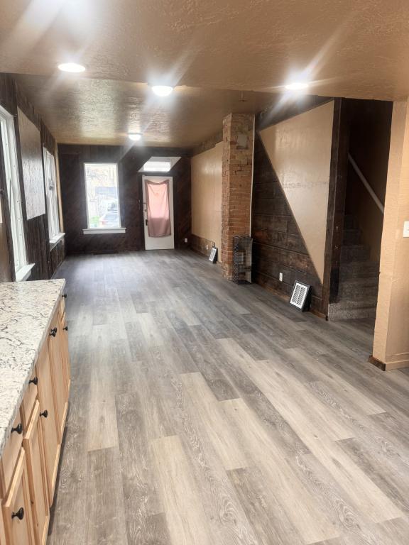 Photo - 302 Parry St