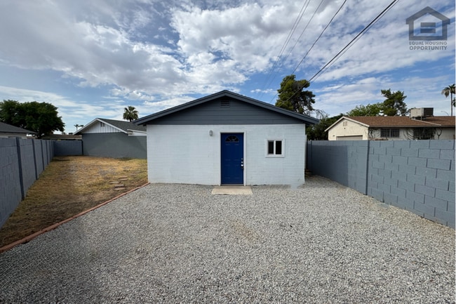 Building Photo - 1Bed/1Bath Casita at Ray Rd/Arizona Ave! Ready for Immediate Move-In!