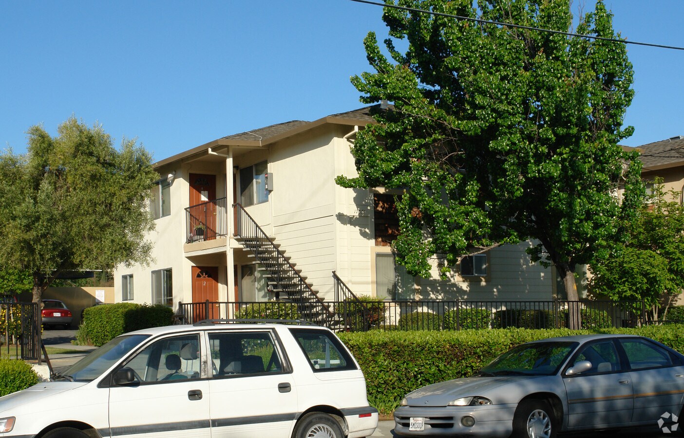 Crest Avenue Apartments - Crest Avenue Apartments