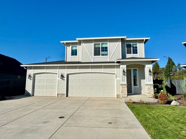 Building Photo - Gorgeous Ridgefield Home w/ full guest sui...