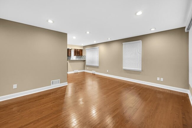 Photo - 303 N Harvey St