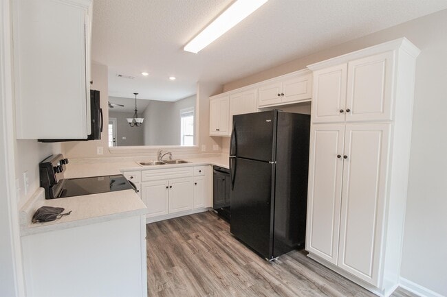 Photo - 562 Deerchase Ct